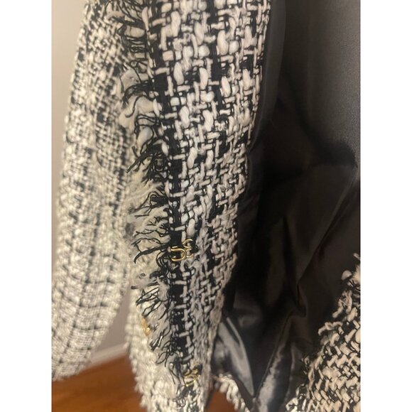 Black & White Tweed Blazer with gold hardware - size small - Picture 4 of 6